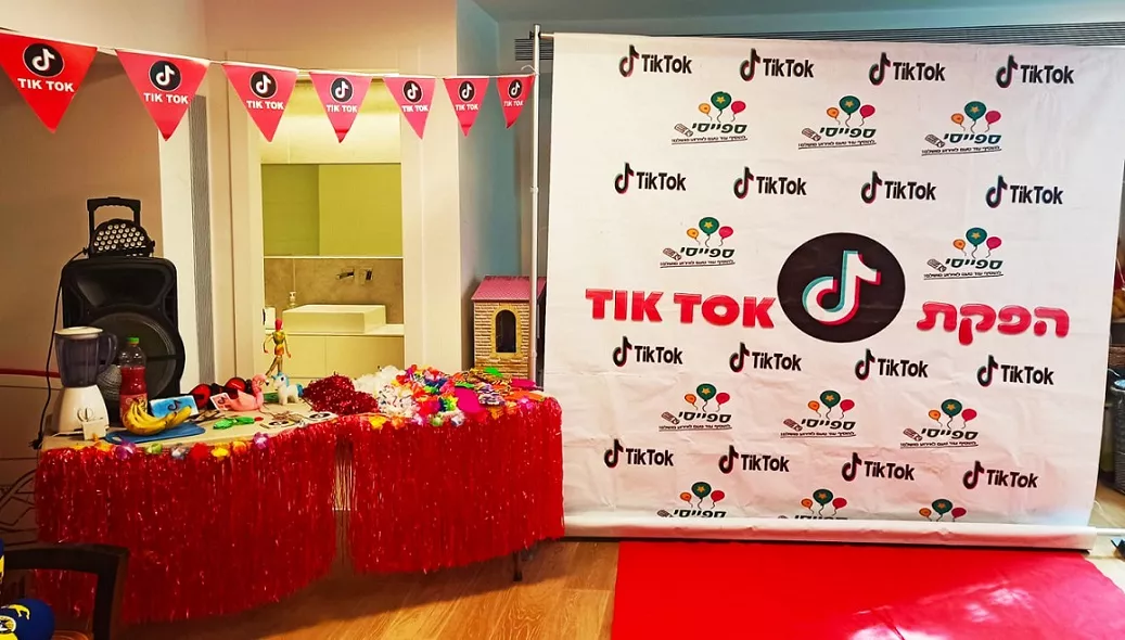 יום הולדת טיק טוק TIK TOK